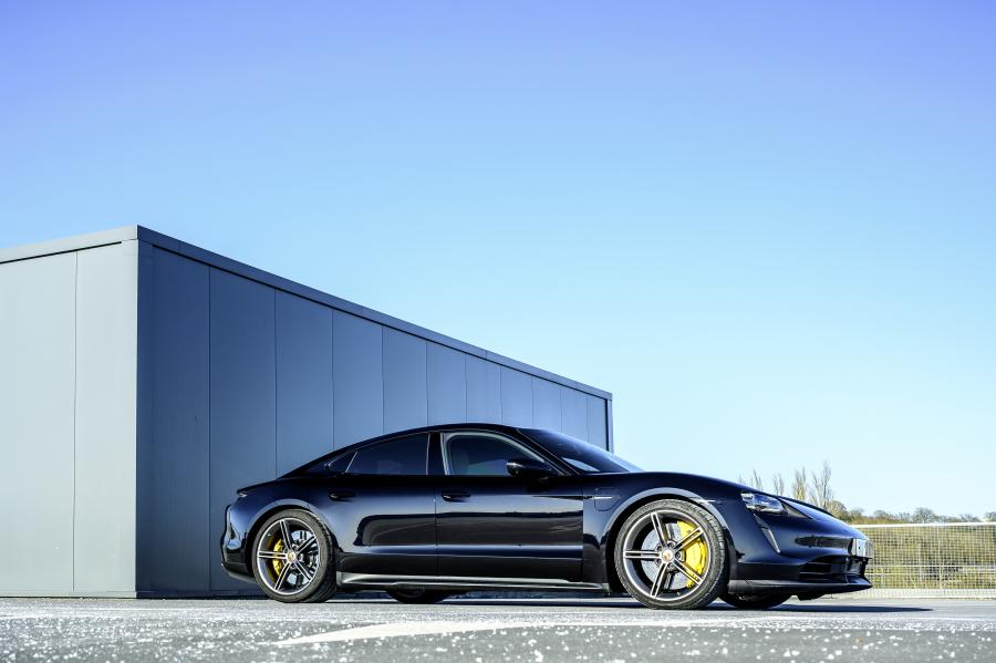  Porsche Taycan Turbo S 2020 года  (UK) (фото 18 из 40)